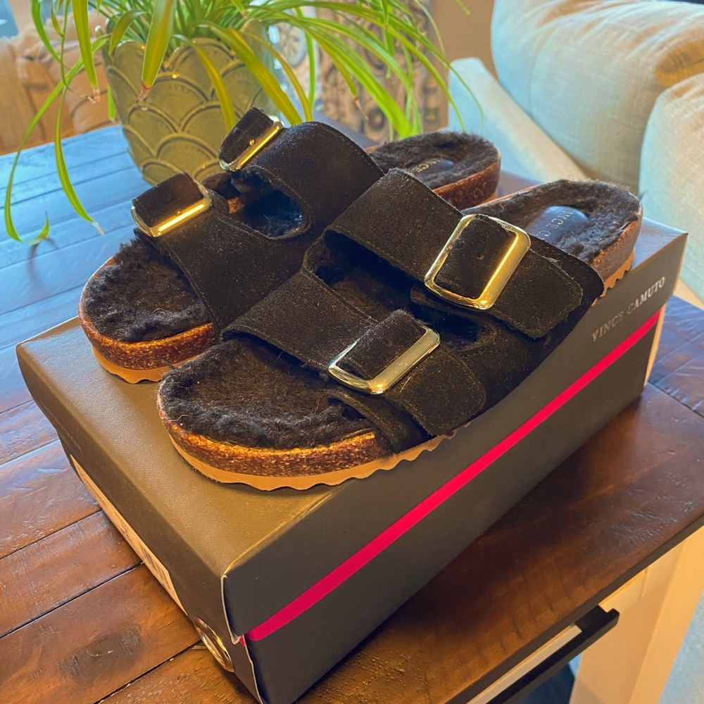 Vince Camuto Mannissa shearling footbed.    Worn indoors a few times. Black